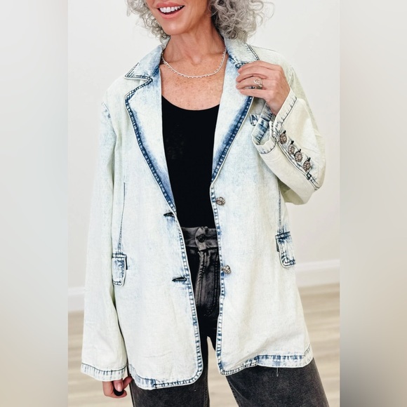 POL Uptown Girl Woven Light Wash Denim Jacket - Picture 2 of 10